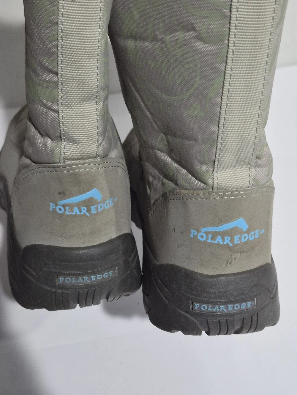 Women’s Light Gray Winter Boots with Blue Accent Size 7